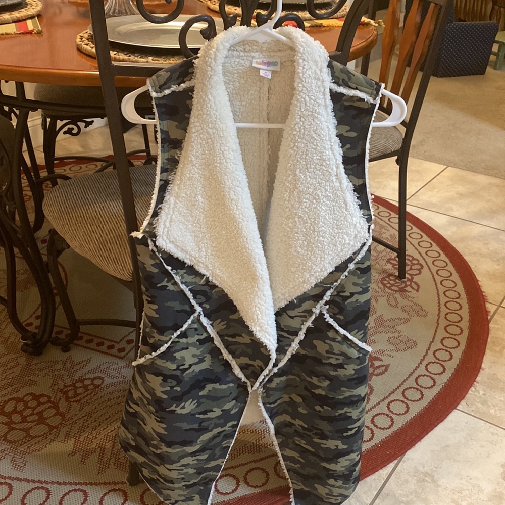 LuloRoe Camo Ladies Vest with Pockets - Sz S